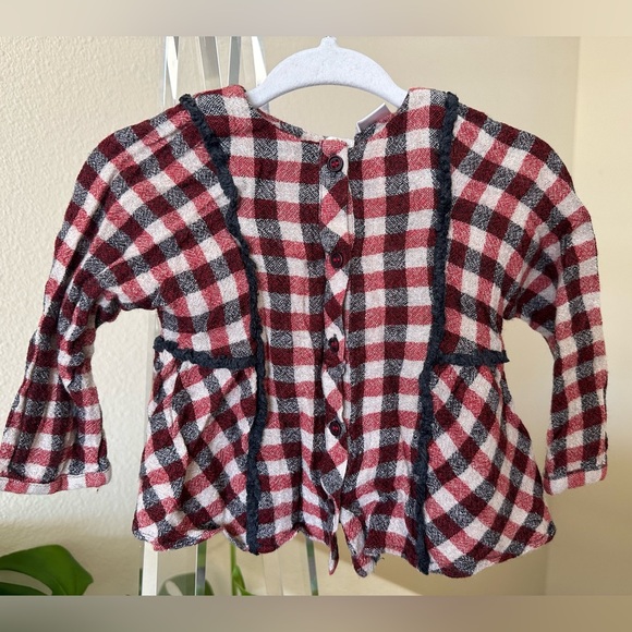 Adorable Zara plaid button - Picture 1 of 2